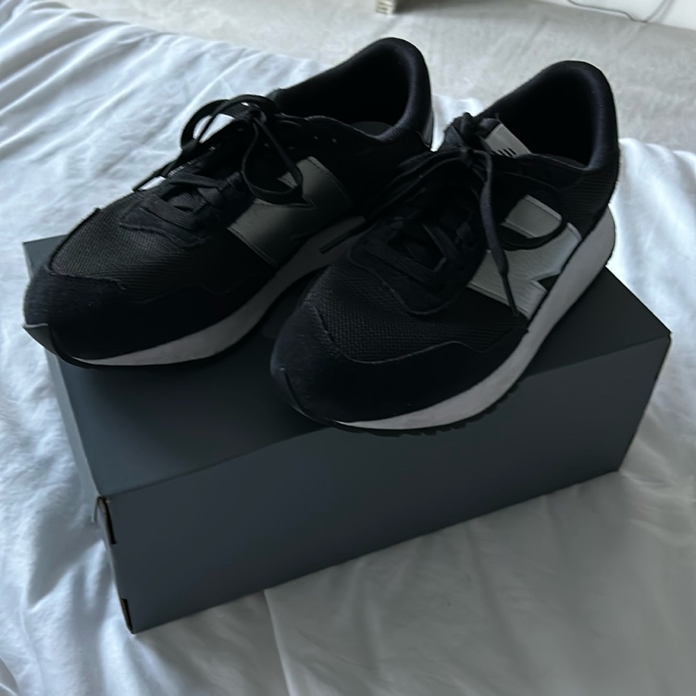 Ladies New Balance 237